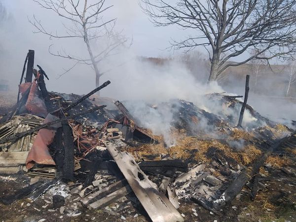 У Дубенському районі згоріла господарська будівля