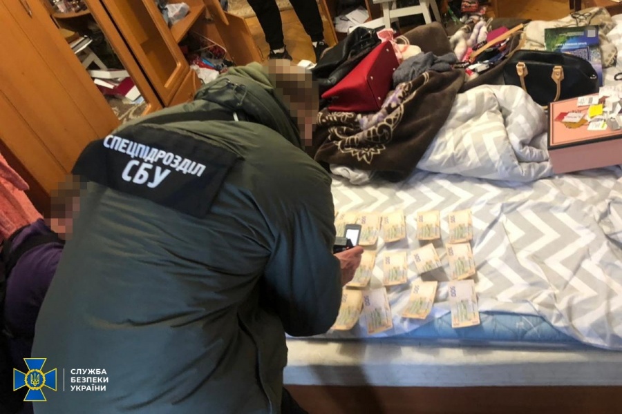 На Рівненщині викрито підробку документів і збут фальшивих євро