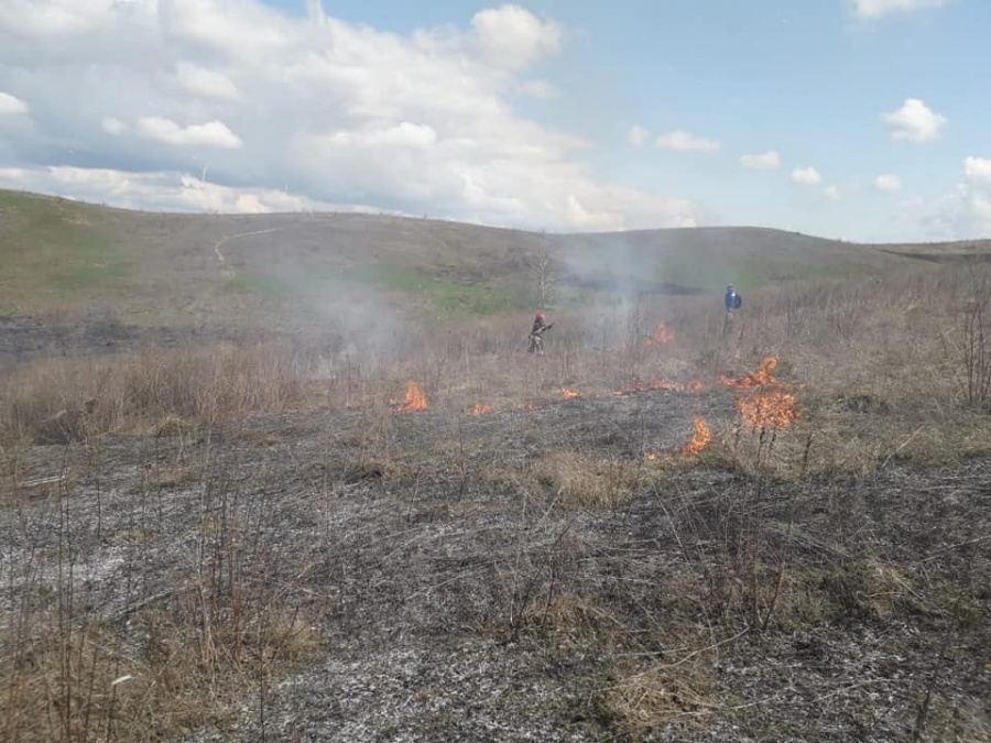 У Рівному поблизу Монумента Вічної Слави горіла суха трава