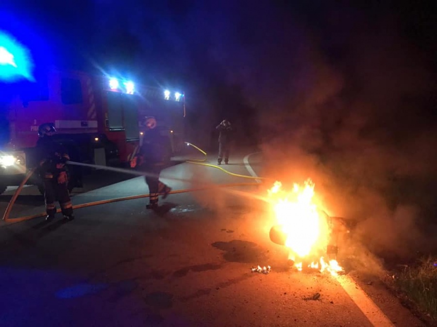 У Рівненському районі посеред дороги загорівся мотоцикл