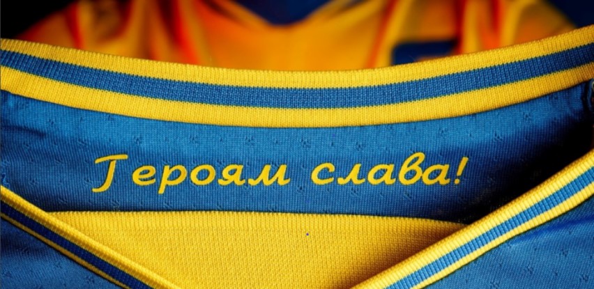 В Росії «слава героям» - то це не фашизм, а коли в Україні - то фашизм?!