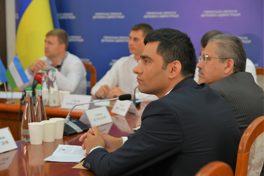 Меблі та фанеру експортуватиме Рівненщина до Узбекистану