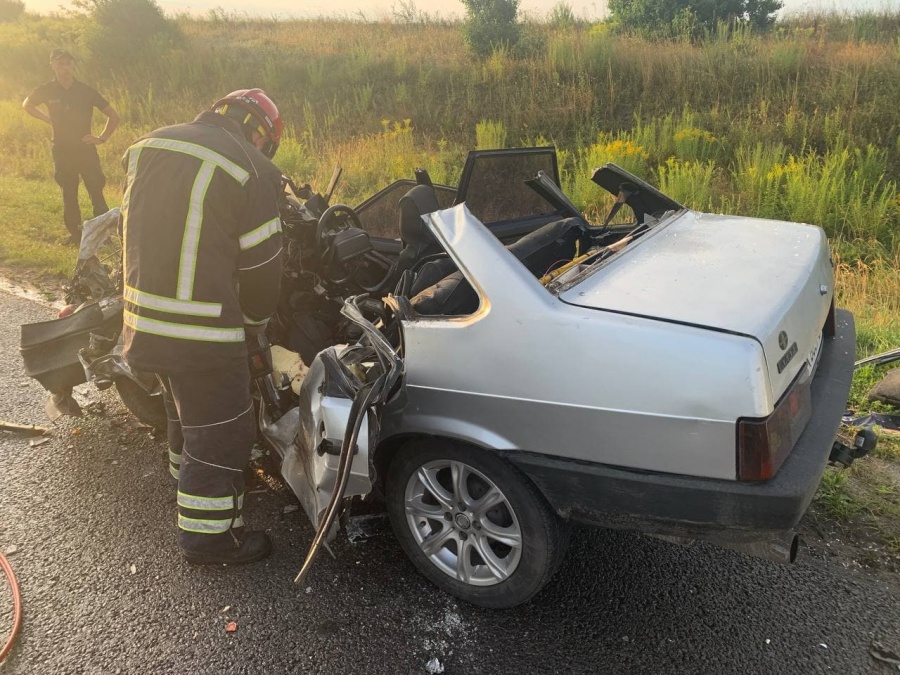 На Рівненщині сталася ДТП за участю вантажівки та легковика