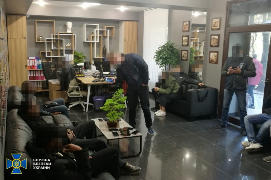 СБУ викрила незаконну легалізацію іноземців з Африки та Близького Сходу (+ФОТО)