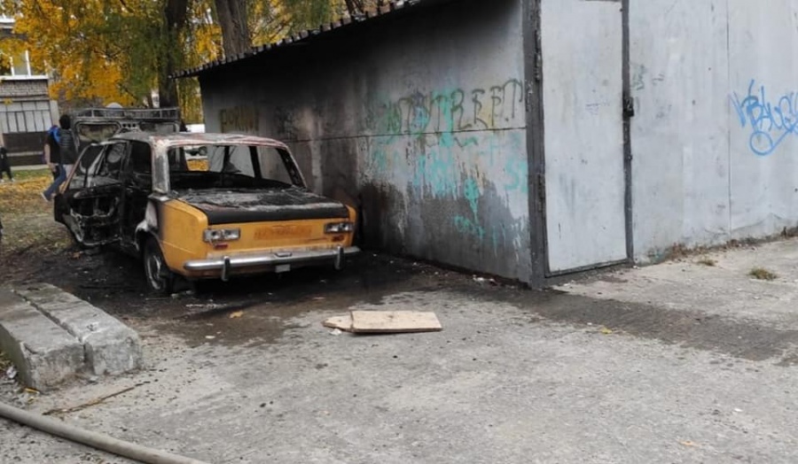 У Вараші згорів легковий автомобіль