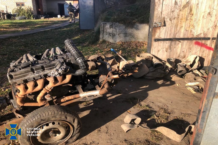 СБУ викрила «чорних» копачів бурштину на Рівненщині