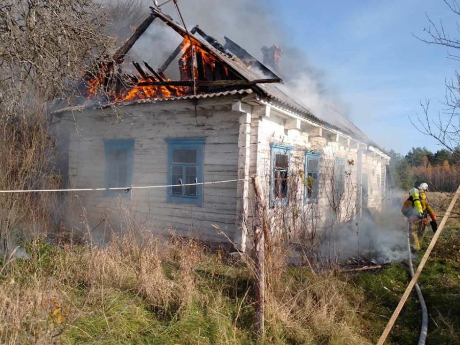 На Рівненщині у власному помешканні згорів чоловік