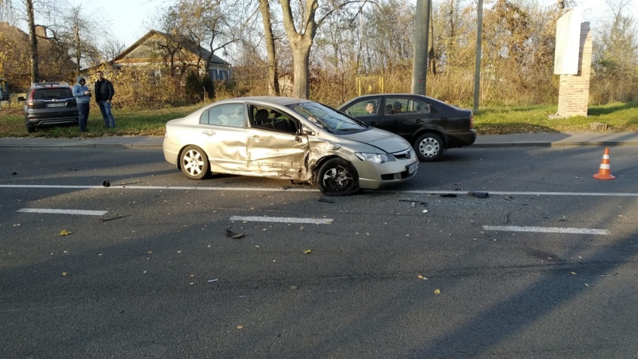 У Рівному сталася ДТП за участю трьох автомобілів