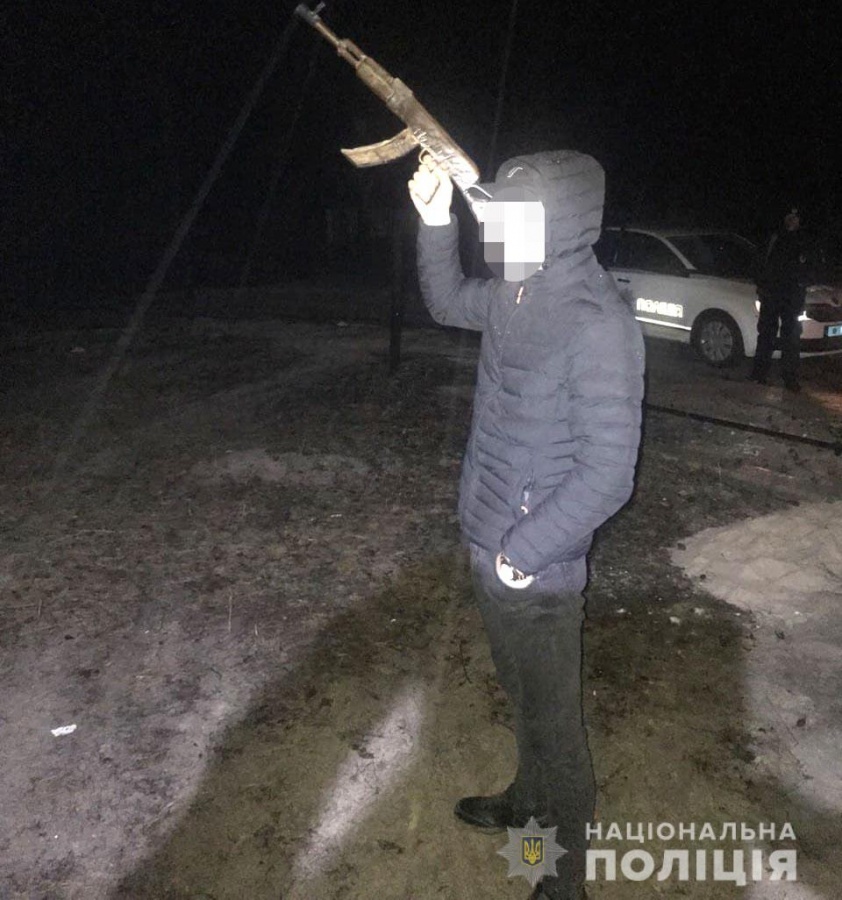 «Стрілянина» у Вараському районі: автомат дерев’яний, відео — змонтоване