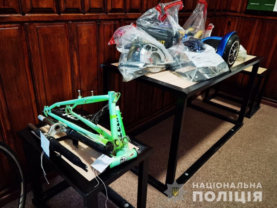 Наркотики, зброя та крадене майно — поліцейські задокументували протиправну діяльність рівнянина