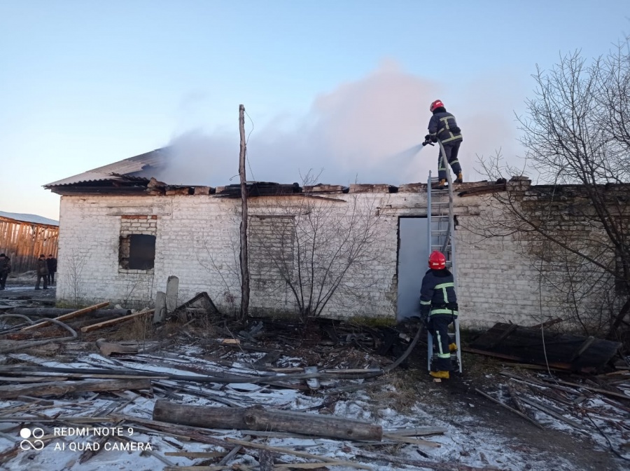 За добу рятувальники Рівненщини врятували 1 дитину та 15 людей евакуювали під час пожеж