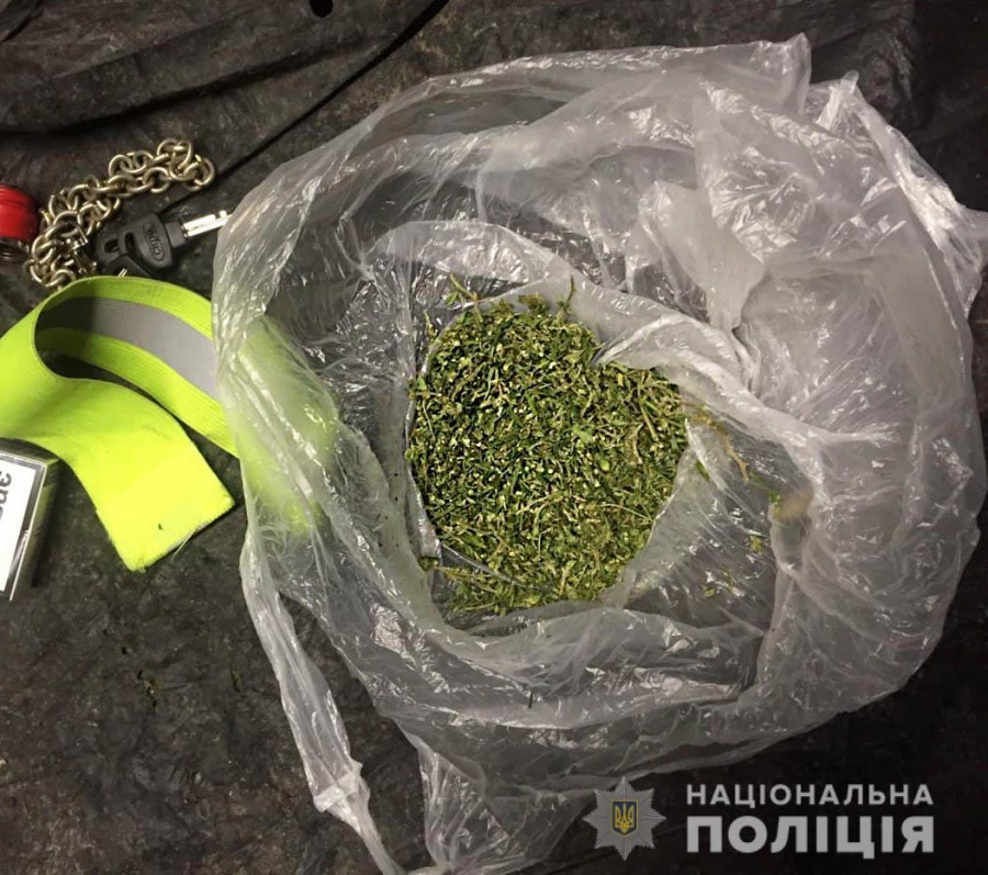 Поліцейські вилучили марихуану в жителя Рівненського району