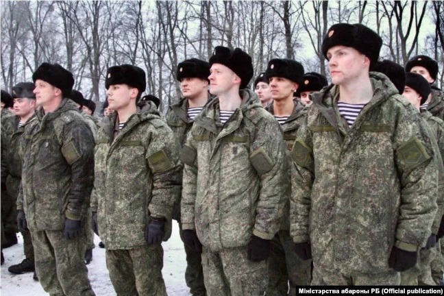 «Багато п’ють і продають дизпаливо»: білоруси про російських військових на навчаннях «Союзна рішучість-2022»