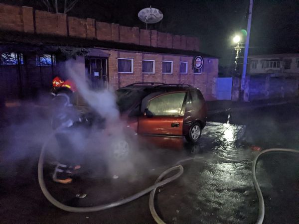 В Здолбунові горів легковий автомобіль