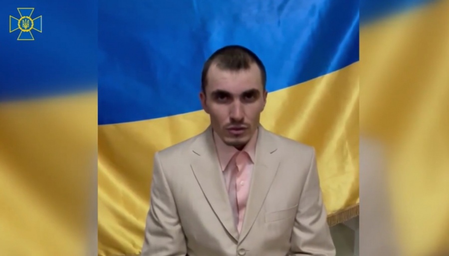 Російському полоненому дали на допит весільний костюм