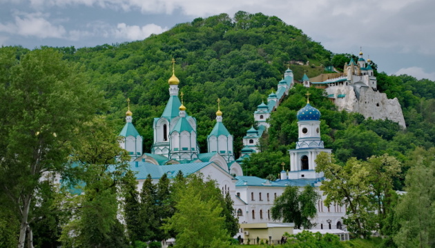 Російські окупанти обстріляли Святогірську лавру на Донеччині