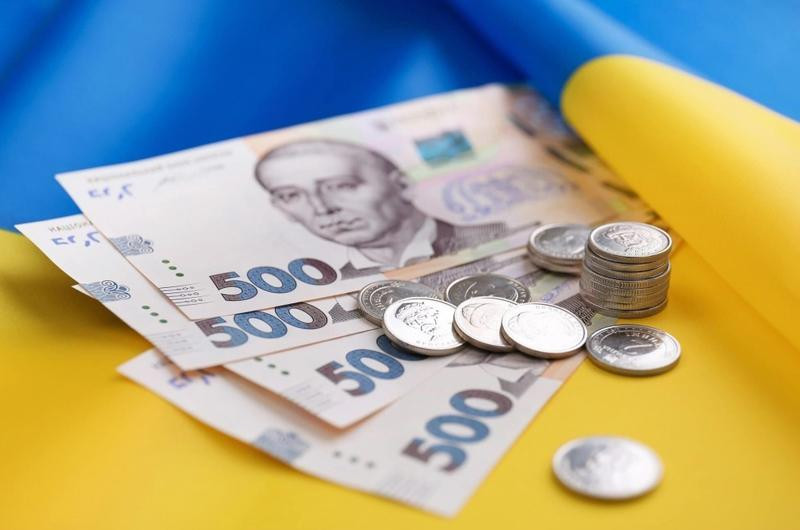 Преміювання "ближніх своїх" під час війни - подвиг чи зрада міського голови Рівного?