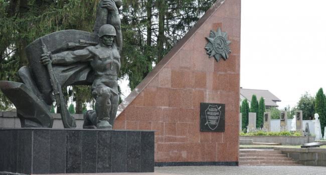 21 об’єкт, який пов’язаний з комуністичним режимом, демонтують у Рівному