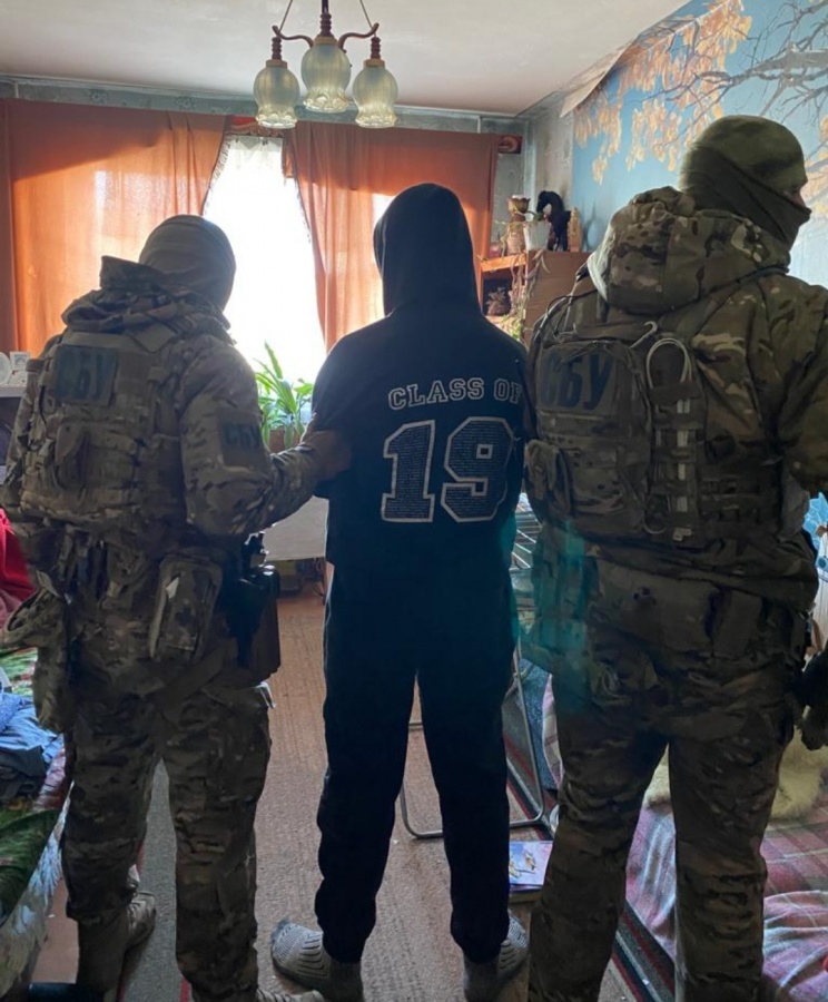 НА РІВНЕНЩИНІ СУДИТИМУТЬ УЧАСНИКІВ МІЖРЕГІОНАЛЬНОЇ ЗЛОЧИННОЇ ОРГАНІЗАЦІЇ, ЯКІ НАЛАГОДИЛИ НАРКОБІЗНЕС ЗА ҐРАТАМИ