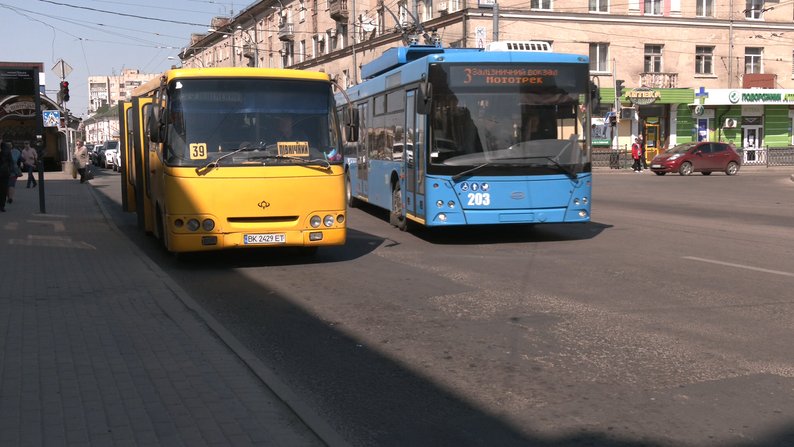 Із 1 серпня у Рівному змінюється вартість проїзду у громадському транспорті