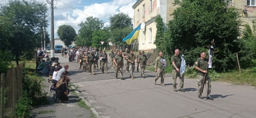 Рівненщина – у скорботі за 6 воїнами, які загинули у боях на Донеччині