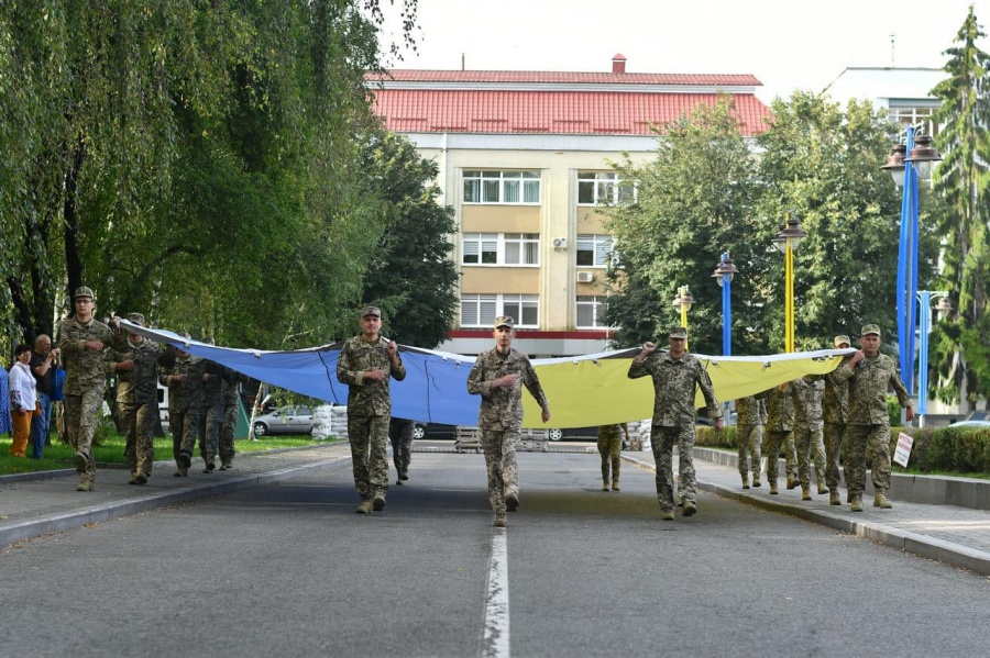 У Рівному підняли синьо-жовтий стяг – символ незламності та віри в перемогу