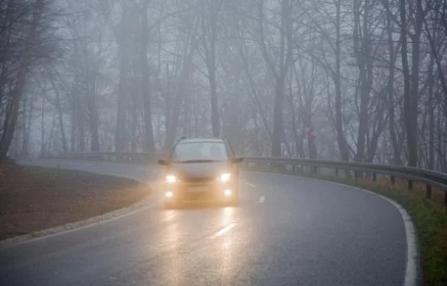 Заморозки та погана видимість. Водіїв Рівненщини закликають бути уважними