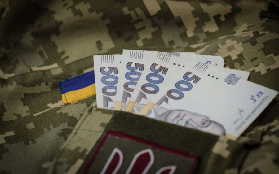 З 1 січня Герої України та кавалери орденів отримуватимуть щомісячні грошові виплати