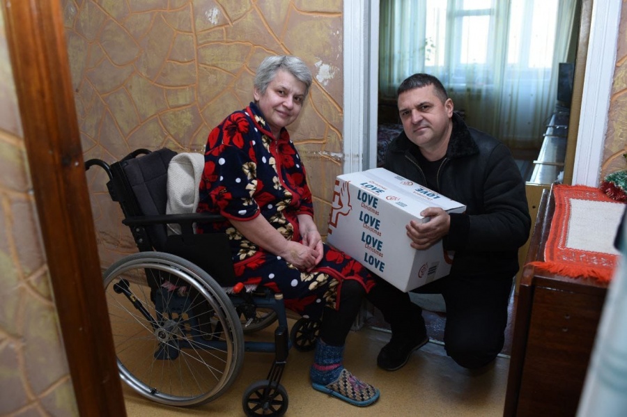 Одинокі рівняни отримали продуктову допомогу напередодні різдвяних свят
