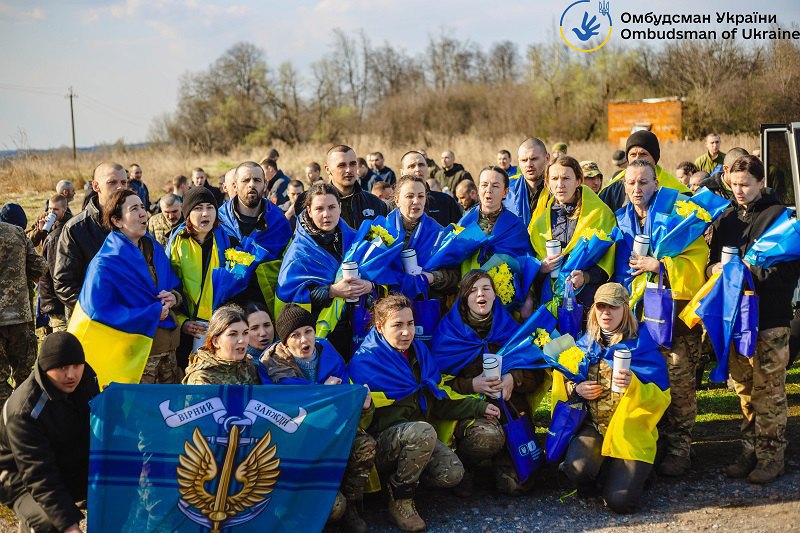 Боротьба за кожного захисника? Як РФ маніпулює рідними полонених