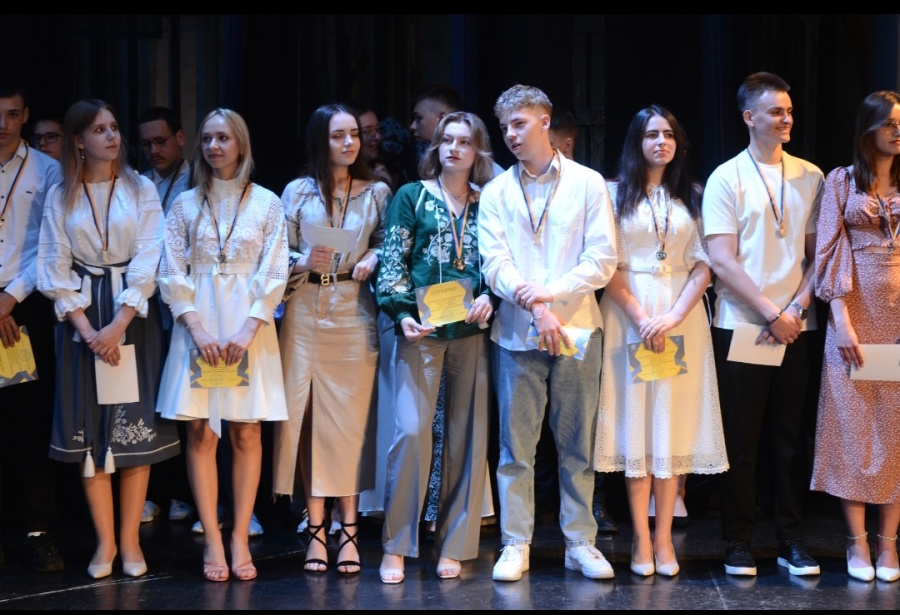 У Рівному привітали випускників-медалістів