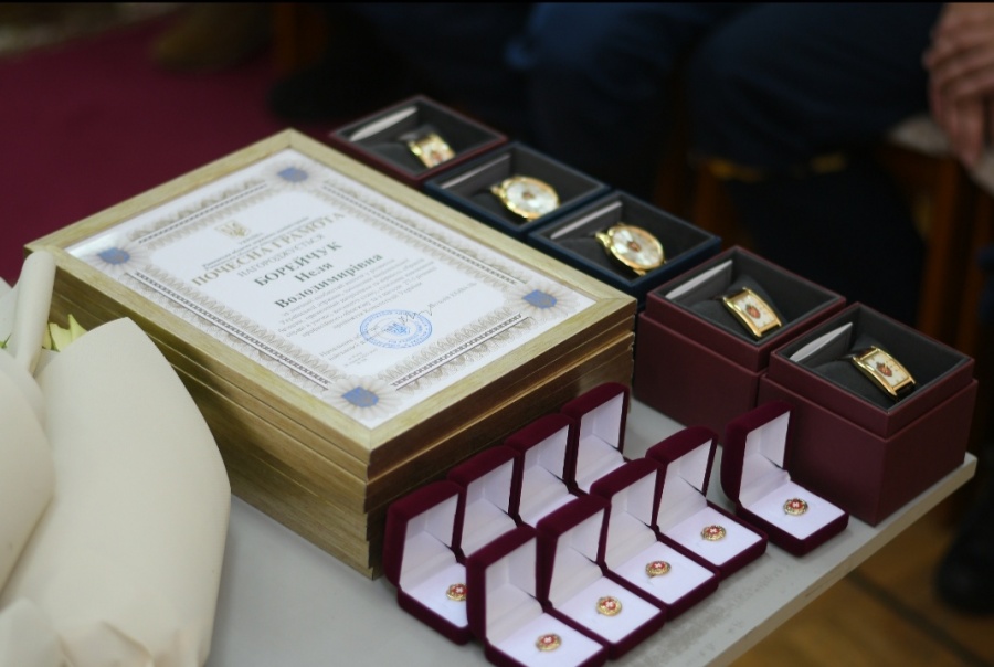 Рятувальники, військові та посадовці отримали відзнаки до Дня Конституції України