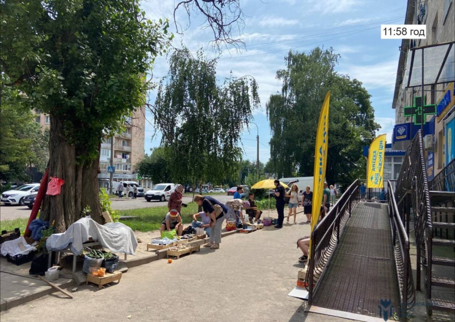 Рівняни скаржаться на стихійну торгівлю - працює Мунварта