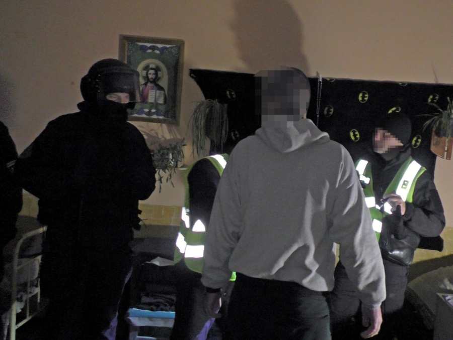 НА РІВНЕНЩИНІ ПЕРЕКРИЛИ ЧЕРГОВИЙ КАНАЛ ПОСТАЧАННЯ НАРКОТИКІВ ДО ВИПРАВНОГО ЦЕНТРУ