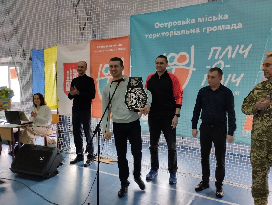 Найсильніший армреслер України став амбасадором шкільних ліг Острожчини