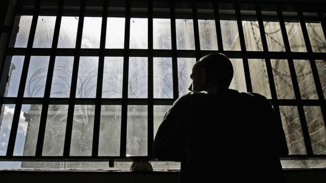 ЖИТЕЛЬ ВАРАША ПРОВЕДЕ В ТЮРМІ 2,5 РОКИ ЗА ЗНУЩАННЯ НАД КОЛИШНЬОЮ ДРУЖИНОЮ