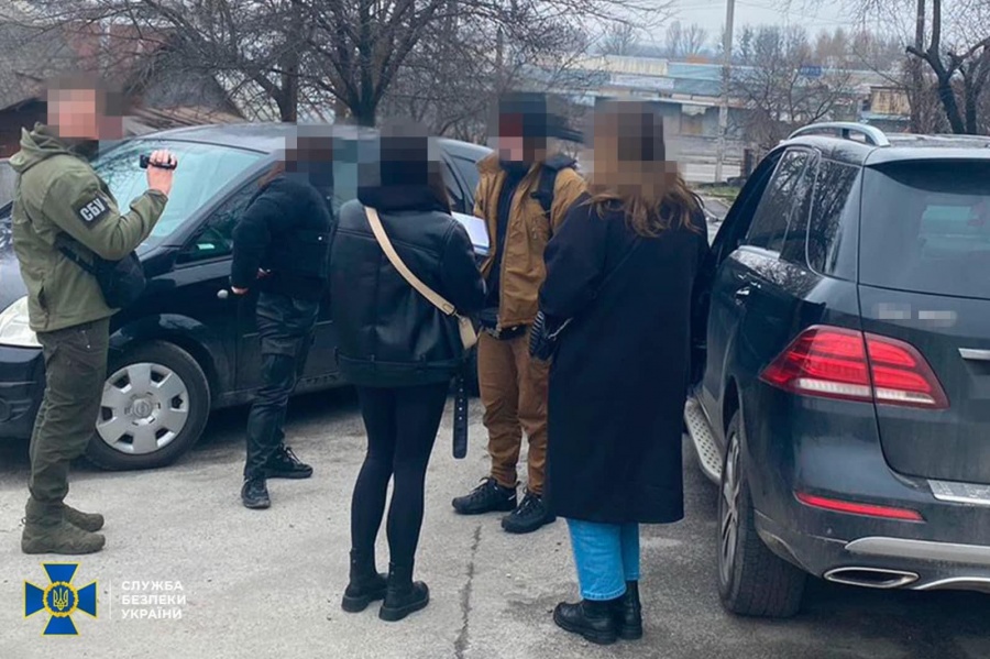 СБУ затримала рецидивістку, яка ввозила в Україну прекурсори під виглядом прального порошку