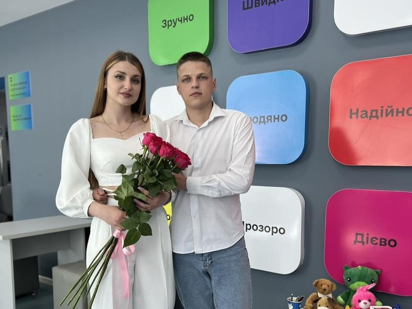 На Рівненщині військовий одружився та отримав при цьому декілька послуг