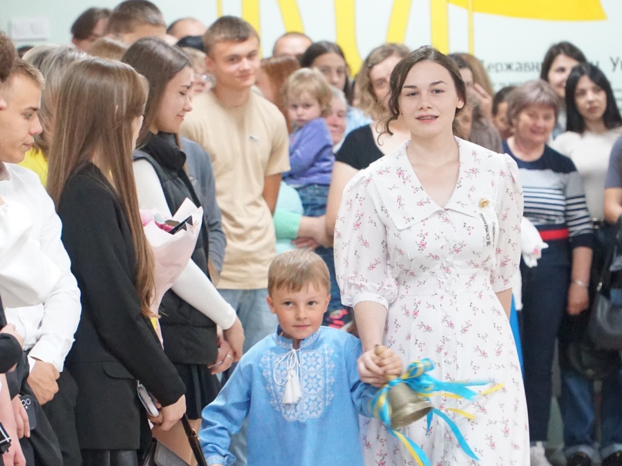 У більшості шкіл Рівненщини пролунав останній дзвоник