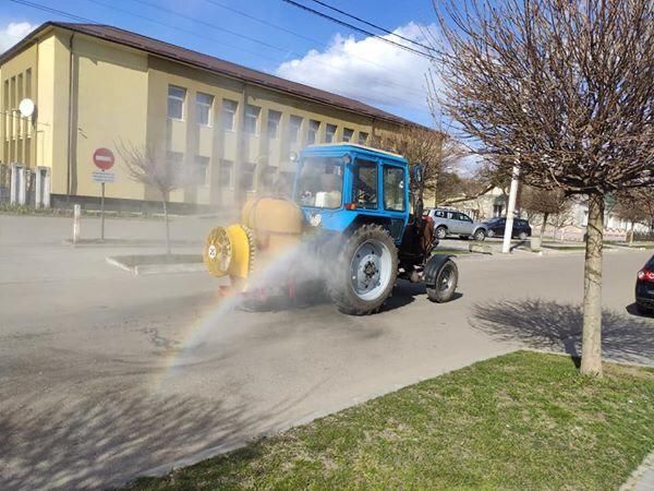 На вихідних у всіх районах Рівненщини знезаражують вулиці (+ФОТО)