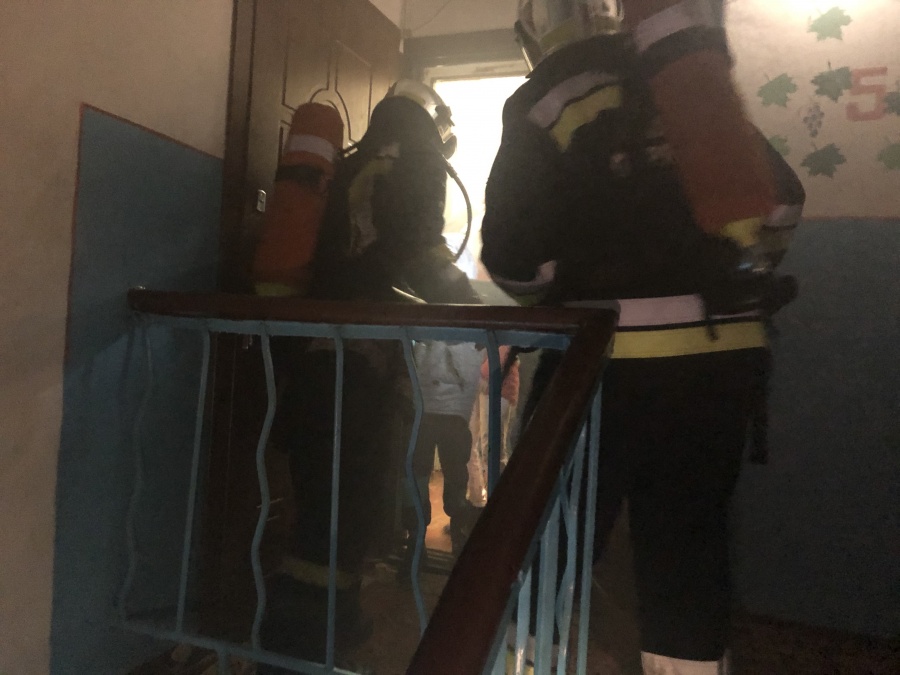 У Рівному під час пожежі вогнеборці врятували двох дітей (+ВІДЕО)