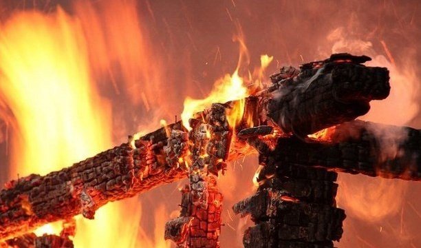 У приватному будинку Рівного згорів чоловік
