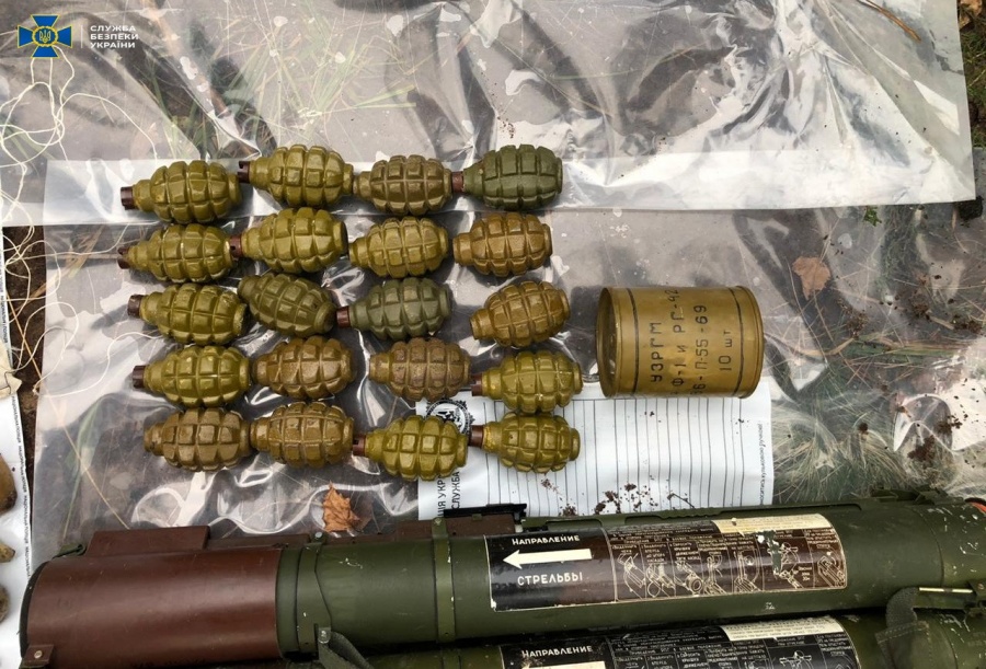 На Рівненщині СБУ викрила замасковане сховище зброї (+ФОТО)