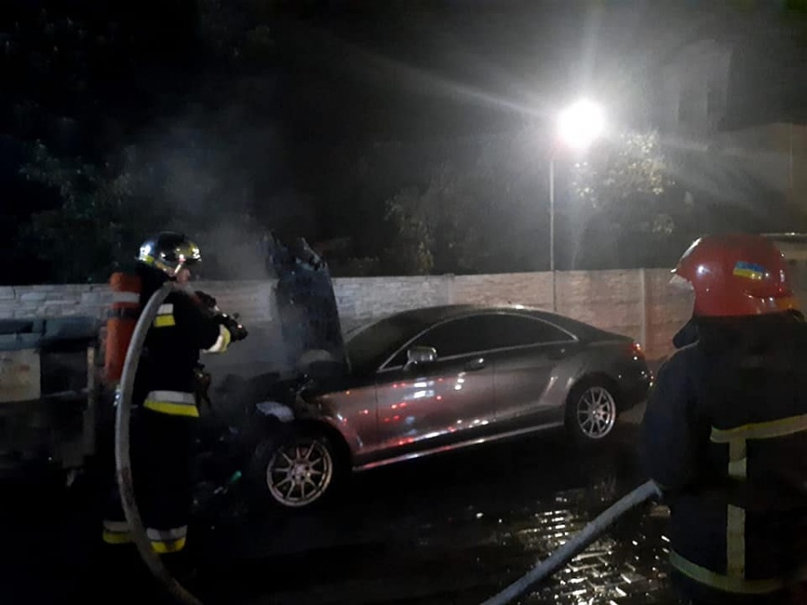 У Рівному горів автомобіль обласного чиновника