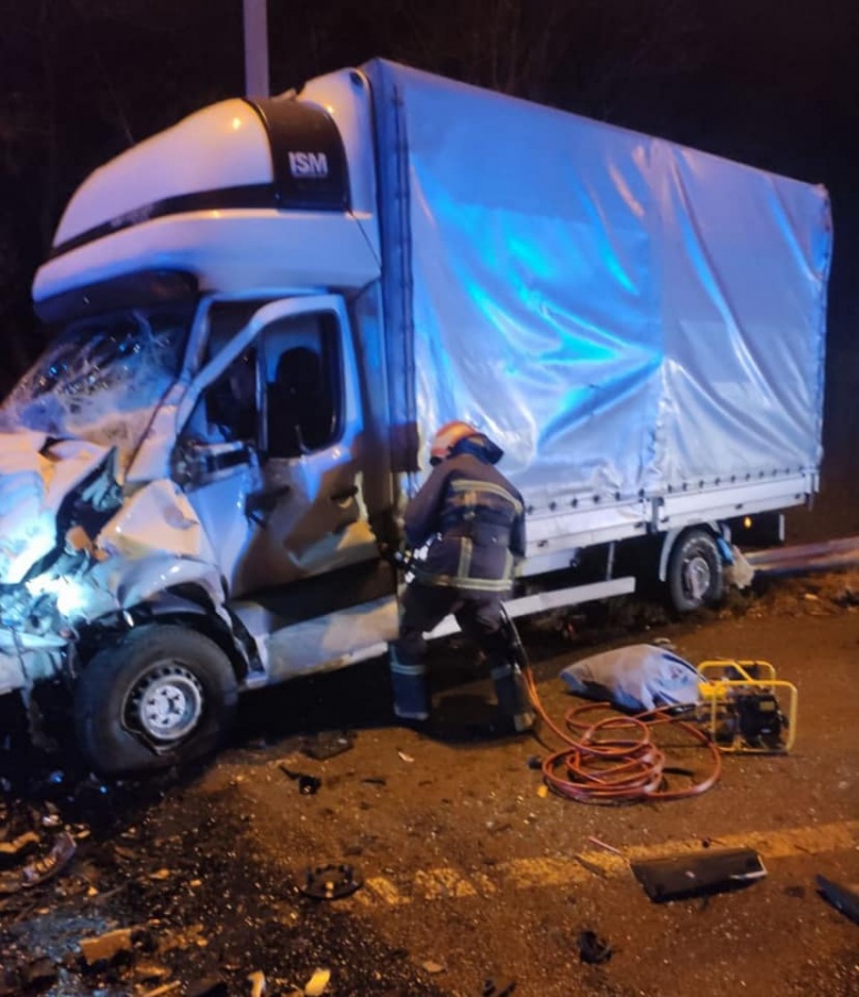 Внаслідок ДТП рятувальники діставали потерпілих з понівечених авто