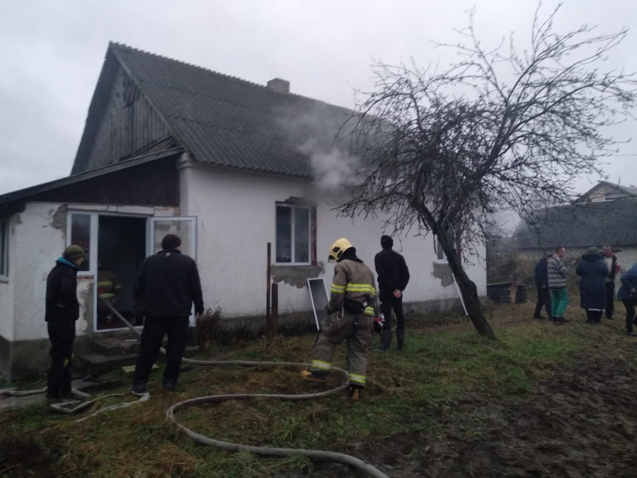 На Рівненщині ледь не згорів житловий будинок
