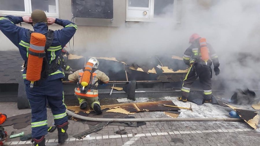 У Рівному горів торговий центр: 53 людини евакуювали (+ВІДЕО)