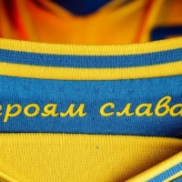 В Росії «слава героям» - то це не фашизм, а коли в Україні - то фашизм?!