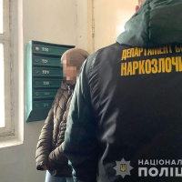 Поліцейські затримали рівнянку за збут метамфетаміну