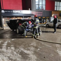 В Дубно біля супермаркету загорівся автомобіль